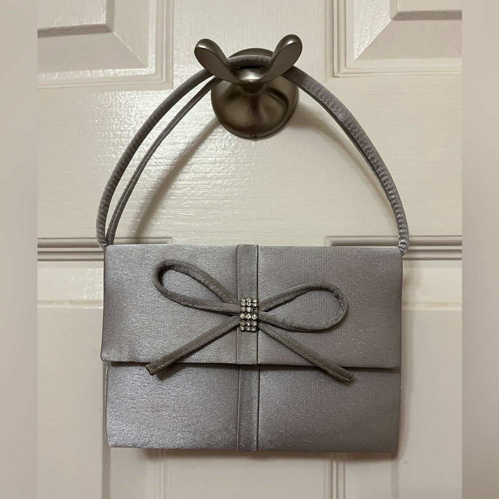 GUNNE SAX Silver Satin Clutch/Crossbody